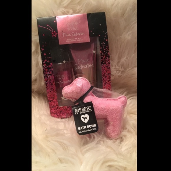 Victoria's Secret Other - 💅🏽Victoria Secrets Travel Set & Pink Bathbomb🎀 Victoria's Secret Other - 💅🏽Victoria Secrets Travel Set & Pink Bathbomb🎀